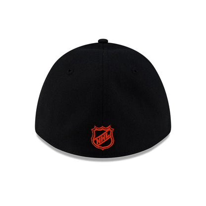 Philadelphia Flyers NHL Team Black New Era 39THIRTY M-Crown Stretch Fit Cap, rear view showing the orange embroidered NHL logo centred on the black structured crown, with black eyelets and a matching top button for a finish.