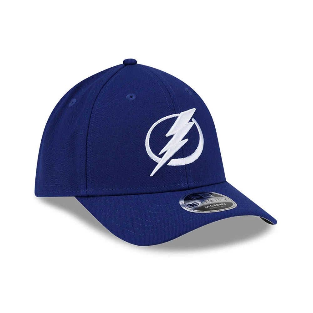 Tampa Bay Lightning NHL Team Dark Blue New Era 39THIRTY M-Crown Stretch Fit Cap, front view showing the raised white embroidered lightning logo on the centre of the dark blue crown, paired with a matching dark blue curved visor.