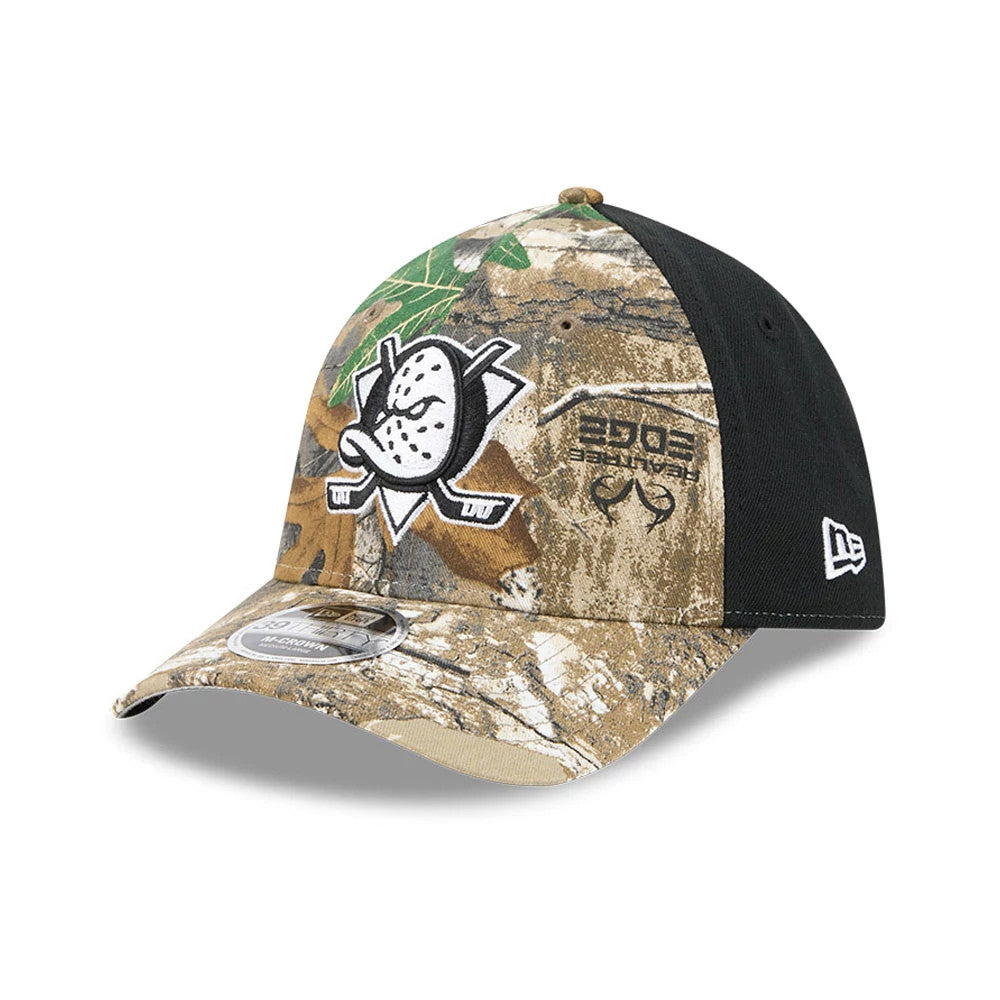 Anaheim Ducks NHL Realtree Camo New Era 39THIRTY M-Crown Stretch Fit Cap, front view showing the black and white embroidered Ducks logo on the camo crown, a 39THIRTY size sticker on the camo curved visor, and black side panels.