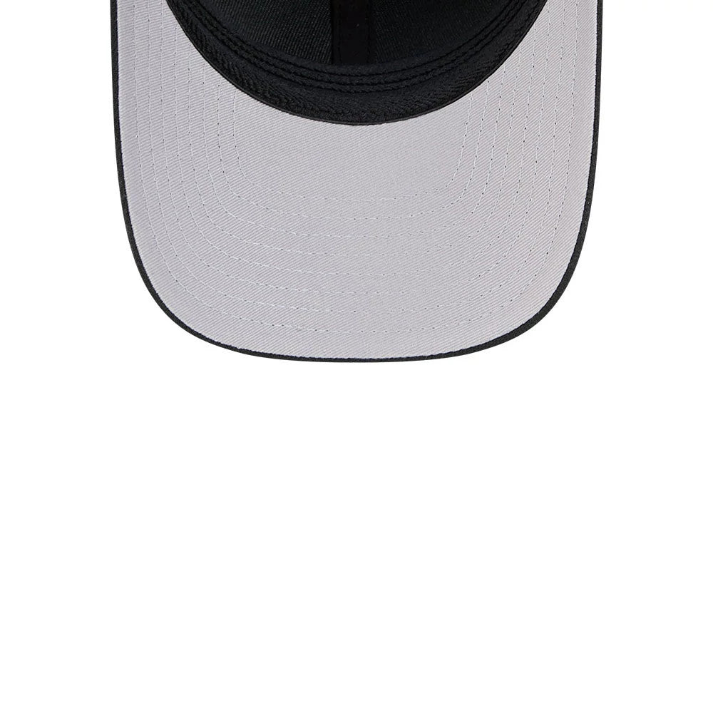 Chicago Blackhawks NHL Black New Era 39THIRTY M-Crown Stretch Fit Cap, inside view showing a light grey undervisor with neat white stitching, alongside a black sweatband and internal taping that lines the structured crown.