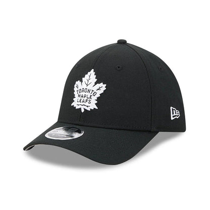 Toronto Maple Leafs NHL Black New Era 39THIRTY M-Crown Stretch Fit Cap, three-quarter view showing a white embroidered maple leaf logo on the front panel, a curved black visor with a 39THIRTY size sticker, and the New Era flag logo on the left side.
