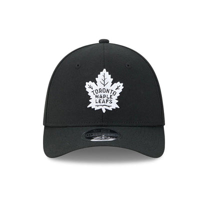 Toronto Maple Leafs NHL Black New Era 39THIRTY M-Crown Stretch Fit Cap, front view showing a white embroidered team logo on the structured black crown, with a curved black visor and a 39THIRTY size sticker on the centre of the visor.