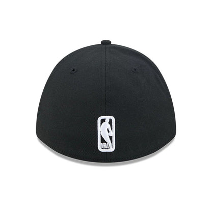 Pictured is this NBA Team Chicago Bulls 39THIRTY M-Crown Stretch Fit cap in black. 7