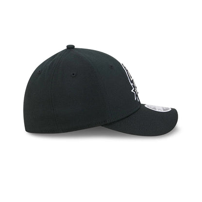 Pictured is this NBA Team San Antonio Spurs 39THIRTY M-Crown Stretch Fit cap in black. 6