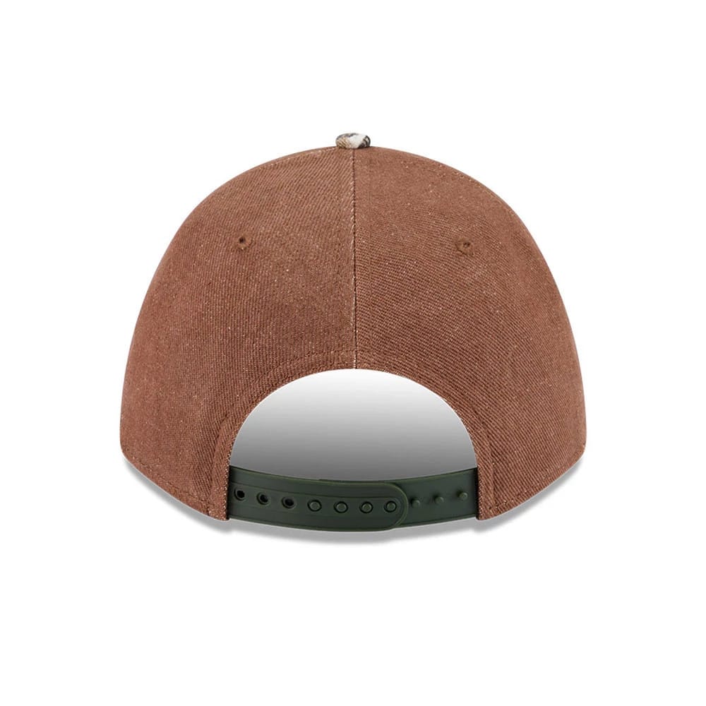 Pictured is this MLB Cotton Twill New York Mets 9FORTY M-Crown A-Frame cap in dark beige. 5