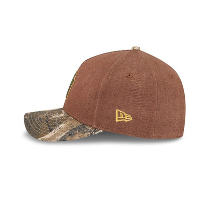 Pictured is this MLB Cotton Twill New York Yankees 9FORTY M-Crown A-Frame cap in dark beige. 6