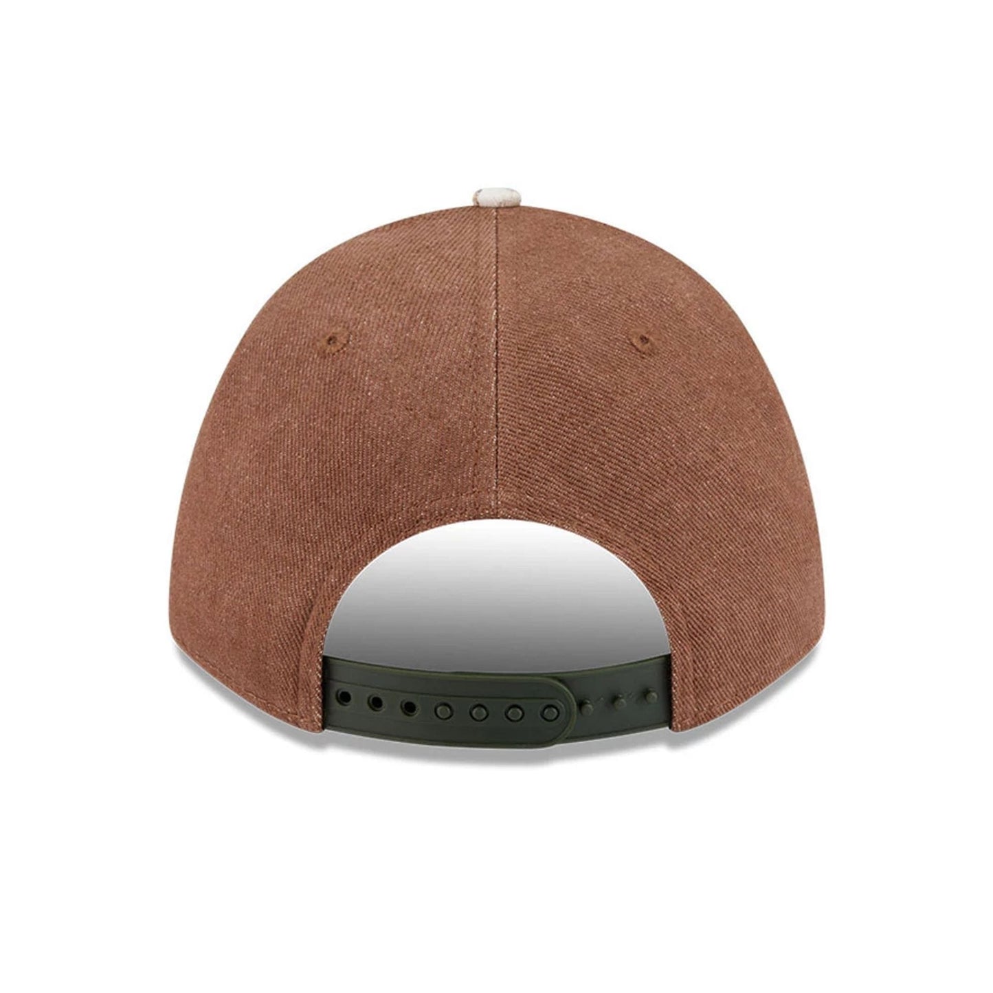 Pictured is this MLB Cotton Twill New York Yankees 9FORTY M-Crown A-Frame cap in dark beige. 5