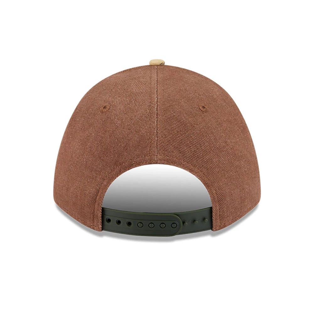 Pictured is this MLB Cotton Twill LA Dodgers 9FORTY M-Crown A-Frame cap in dark beige. 5
