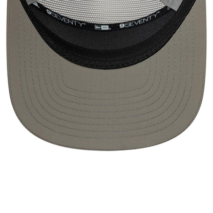 Pictured is this New Era Elevated Basics 9SEVENTY Split Panel Stretch Snap cap in open grey. 7