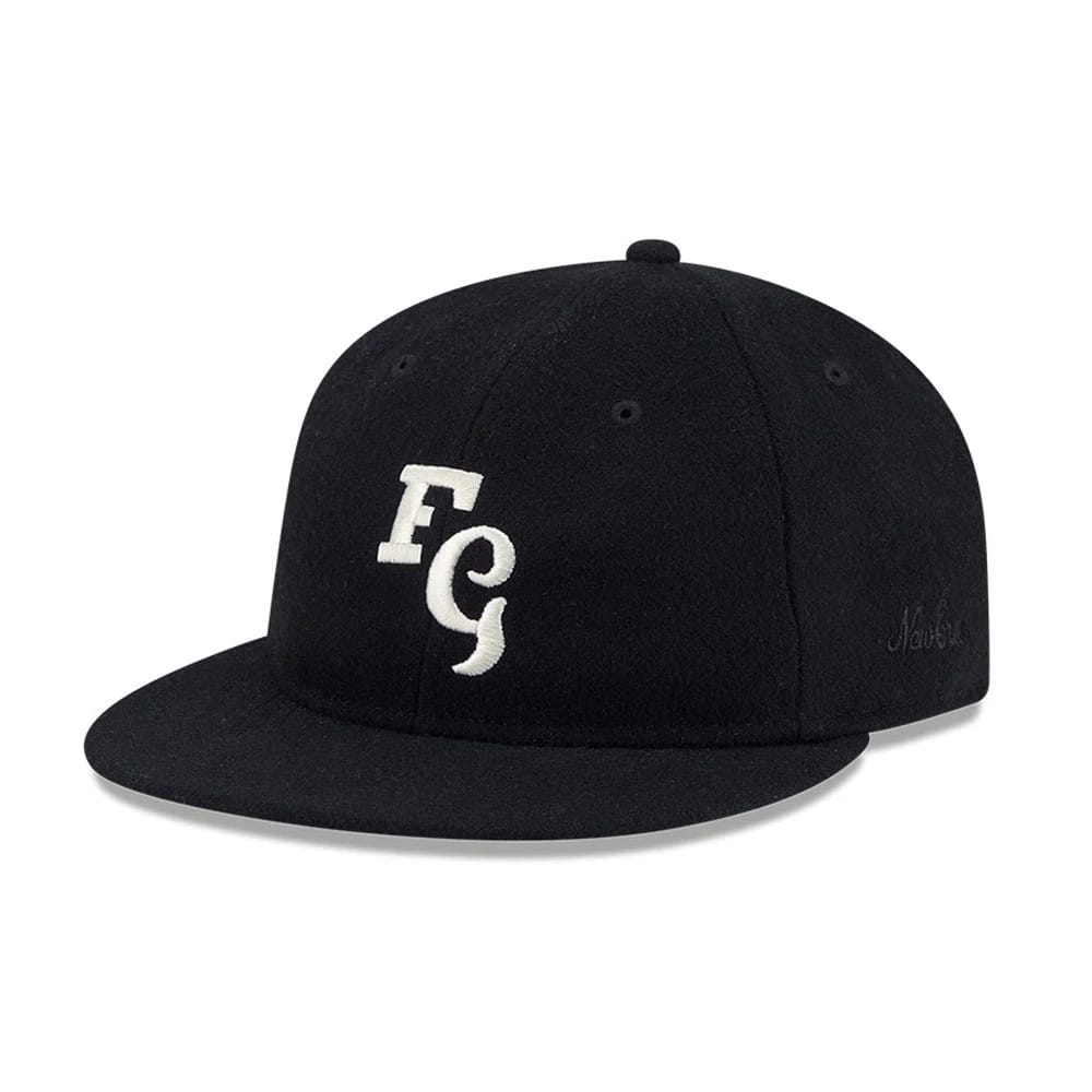 Pictured is this Fear Of God X MLB Chicago White Sox Retro Crown 59FIFTY Fitted cap in black. 1