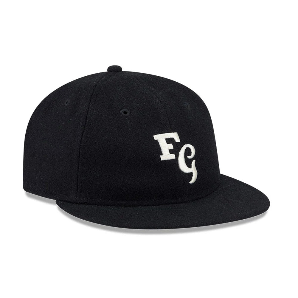 Pictured is this Fear Of God X MLB Chicago White Sox Retro Crown 59FIFTY Fitted cap in black. 4