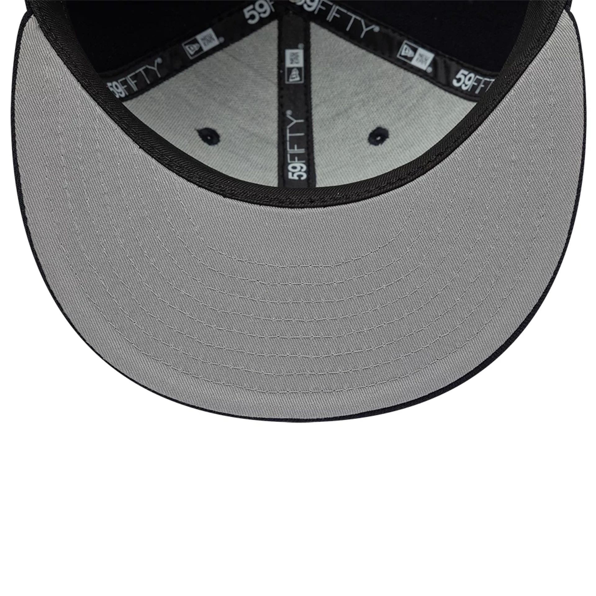 Pictured is this Gettomasa X New Era 59FIFTY Fitted cap in navy. 2