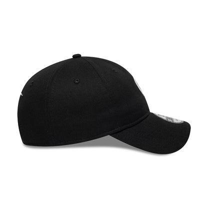 Pictured is this Gettomasa X New Era 9TWENTY Adjustable cap in black. 5