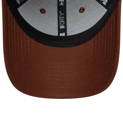 Pictured is this Williams 9FORTY cap in brown. 5