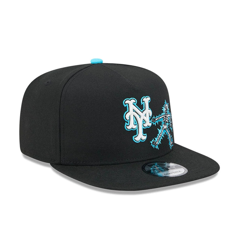 Pictured is this MLB Electrocute New York Mets 9FIFTY A-Frame Snapback cap in black. 4