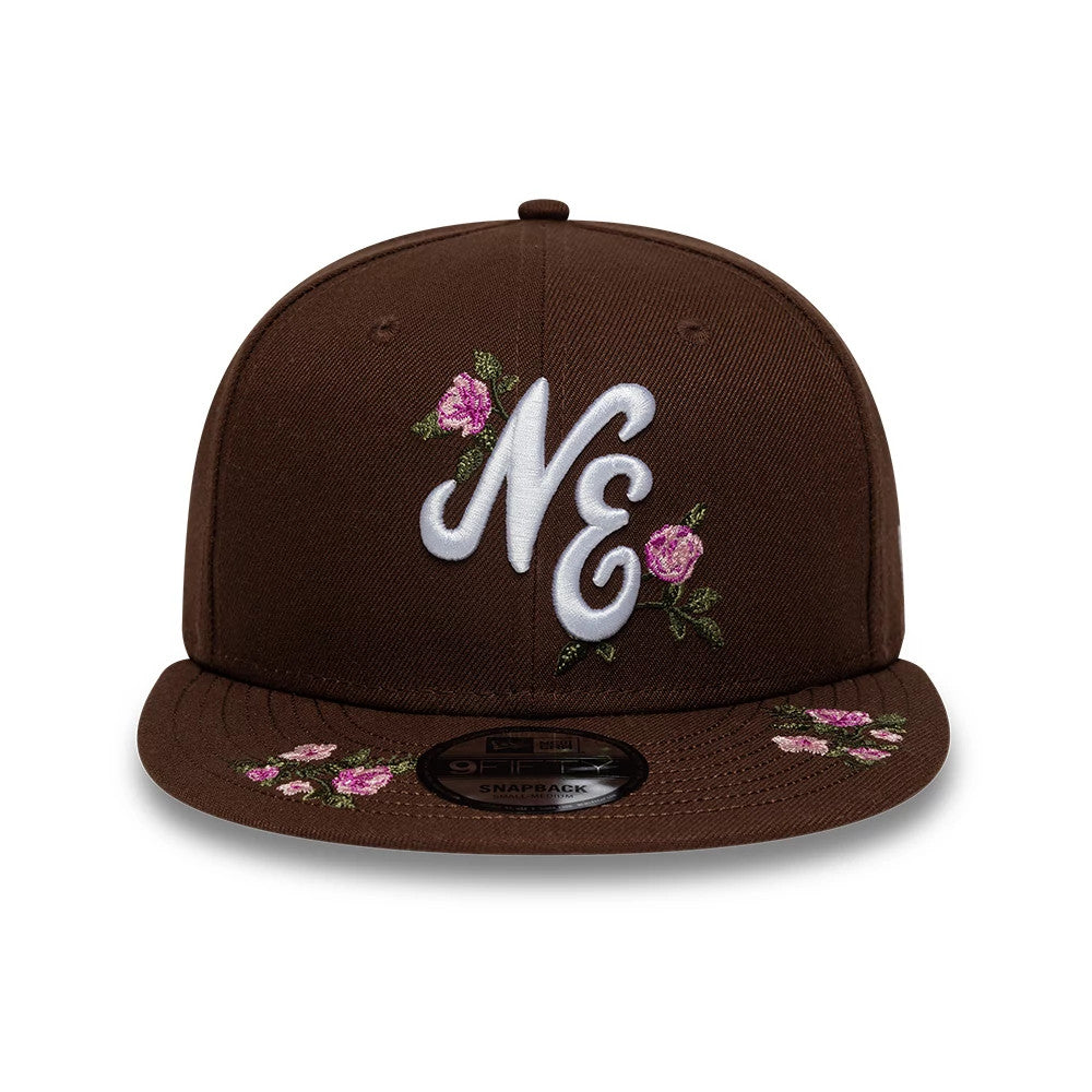 Pictured is this New Era Floral 9FIFTY Snapback cap in dark brown. 3