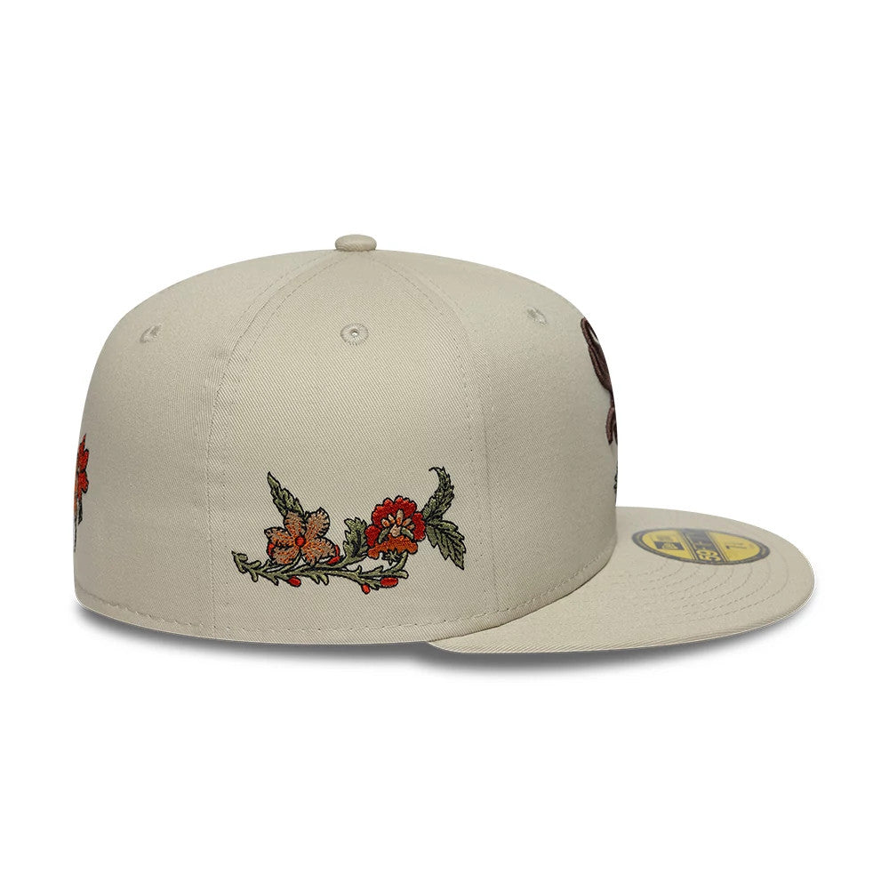 Pictured is this MLB Floral Chicago White Sox 59FIFTY Fitted cap in light beige. 6