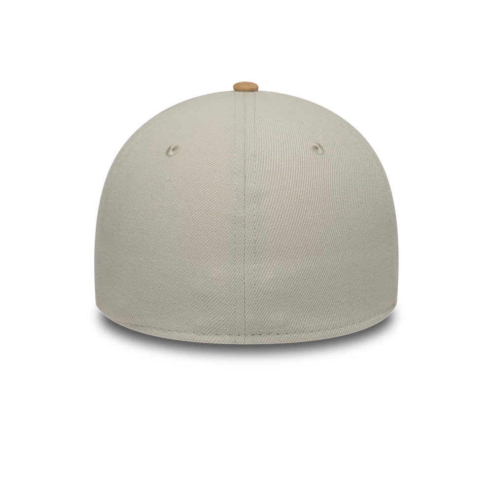 Pictured is this New Era Suede Visor 39THIRTY Stretch Fit cap in light beige. 4