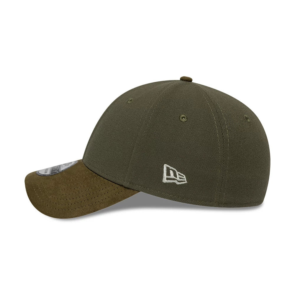 Pictured is this New Era Suede Visor 39THIRTY Stretch Fit cap in green. 4