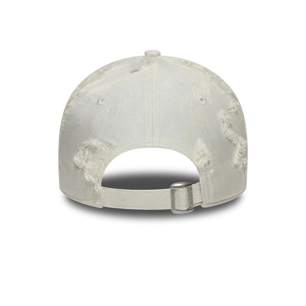 Pictured is this MLB Frayed New York Yankees 9TWENTY cap in light beige. 4