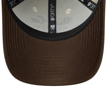Pictured is this Ryder Cup 2027 Contrast Visor 9FORTY cap in cream. 7