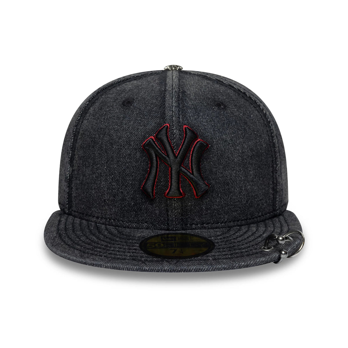 New York Yankees MLB Hardware Washed Black New Era 59FIFTY Fitted Cap, front view showing a black and red embroidered NY logo on the front panel, with a dark grey visor, a gold 59FIFTY size sticker and eyelet detail.