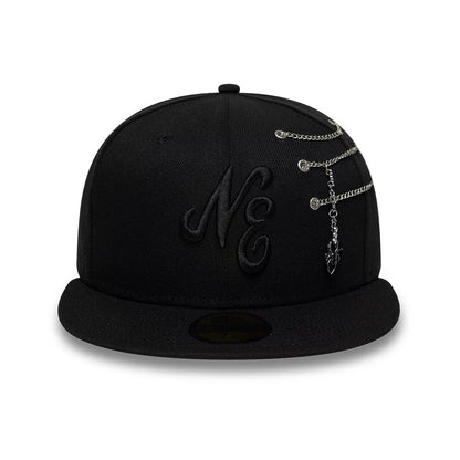 Pictured is this New Era Spider Pin Chain 59FIFTY Fitted cap in black. 2