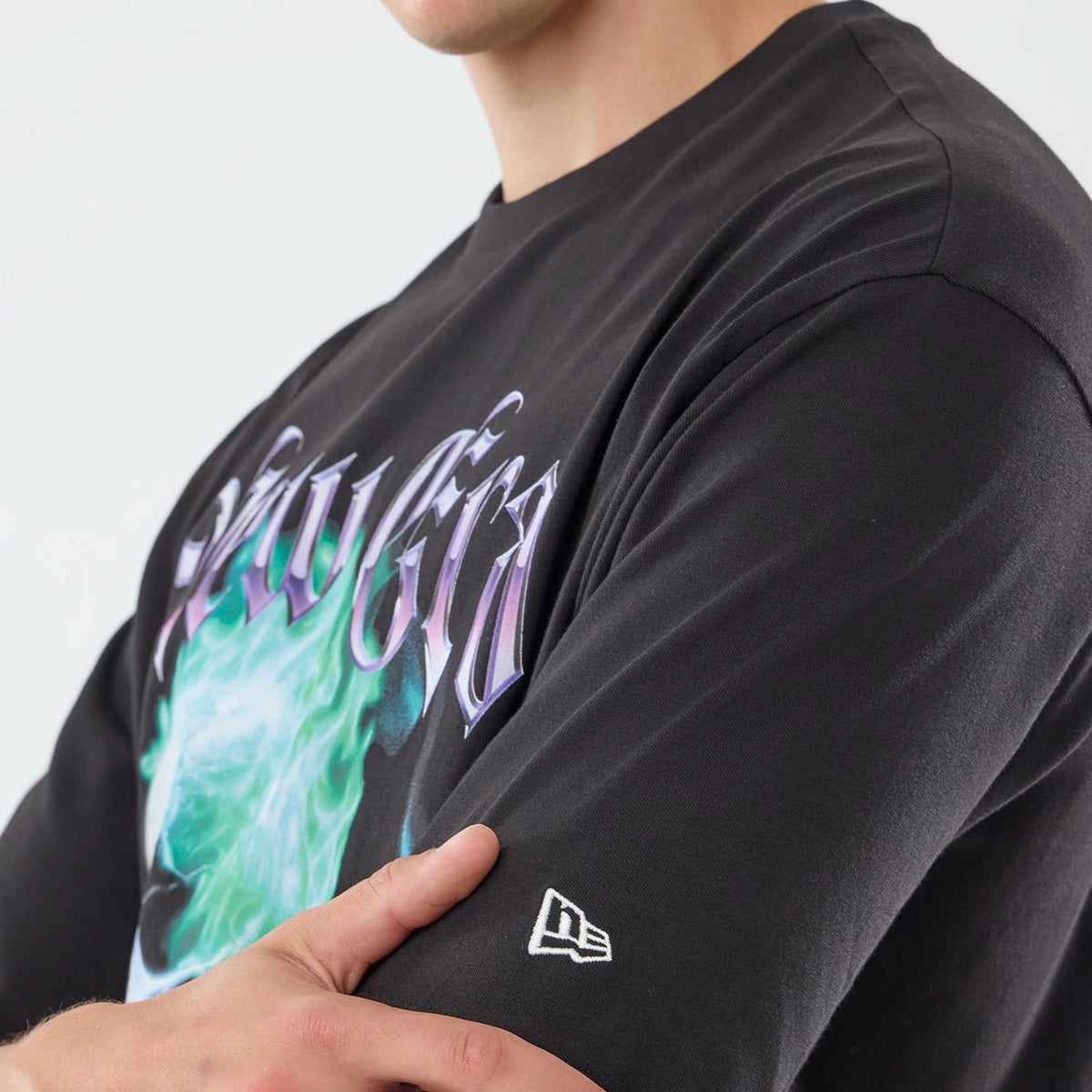 The model is wearing this New Era Skull Graphic Oversized T-Shirt in black. 6