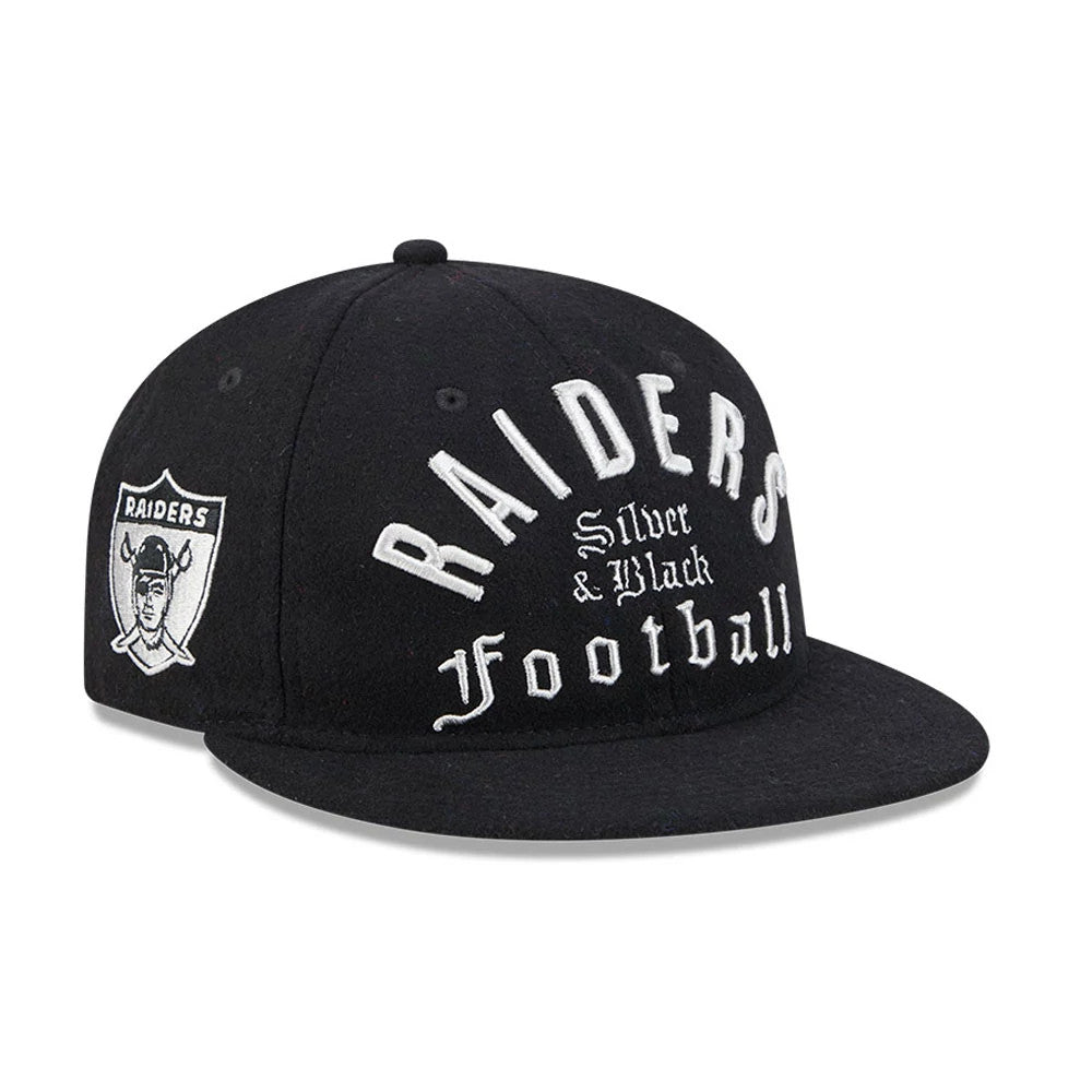 Las Vegas Raiders NFL Historic Arch Black Retro Crown New Era 59FIFTY Fitted Cap, three-quarter view showing large white Raiders lettering embroidered across the front black panels, with a flat visor and the Raiders logo patch on the left side.