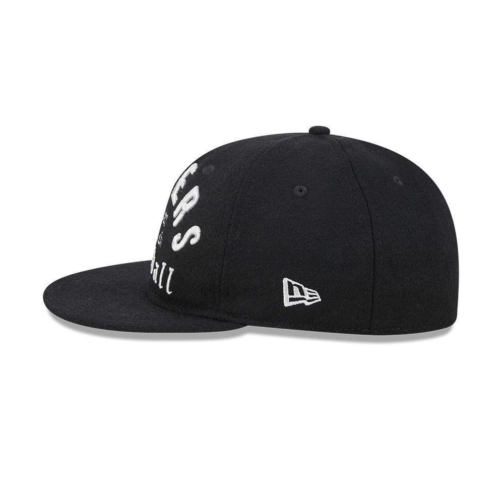Las Vegas Raiders NFL Historic Arch Black Retro Crown New Era 59FIFTY Fitted Cap, side view showing a white embroidered New Era flag logo on the left side, with a structured black crown and a black flat visor.