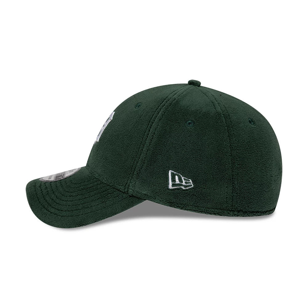 Pictured is this MLB Fleece Detroit Tigers 39THIRTY Stretch Fit cap in dark green. 5