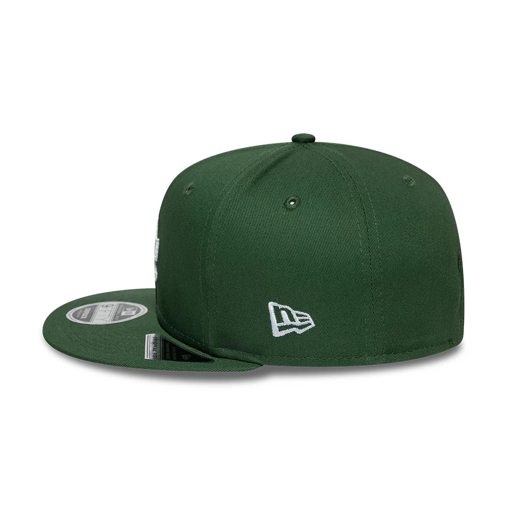Pictured is this MLB League Essential LA Dodgers 9FIFTY Original Fit Snapback cap in dark green. 4