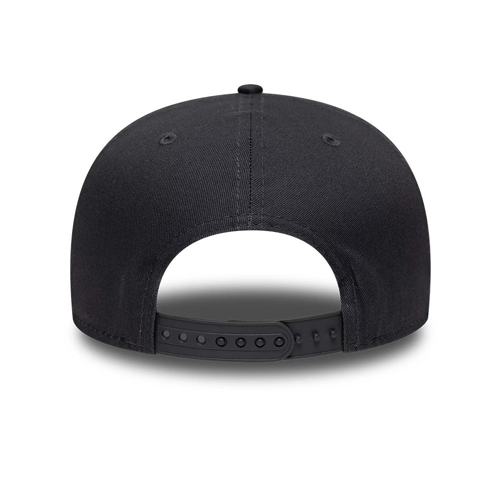 Pictured is this MLB League Essential Chicago White Sox 9FIFTY Original Fit Snapback cap in dark grey. 6