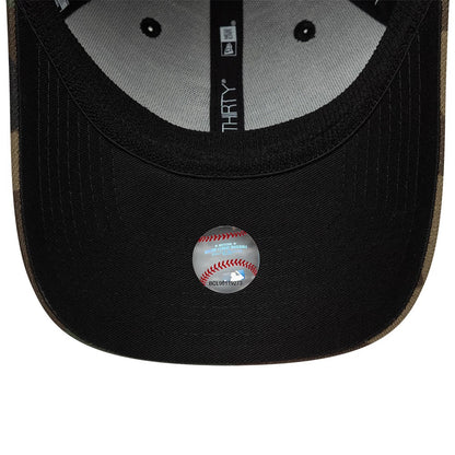 Pictured is this MLB Chicago White Sox 39THIRTY Downflap Stretch Fit cap in black. 7
