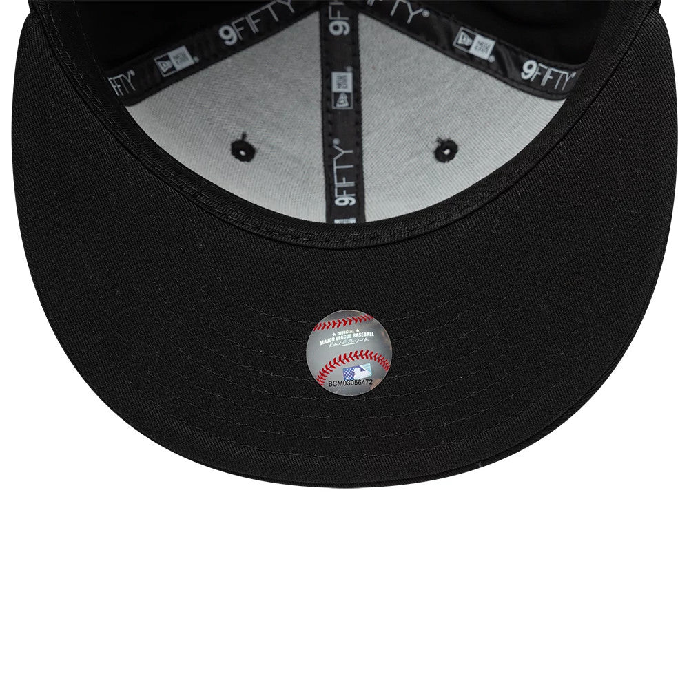 Pictured is this MLB Outline Detroit Tigers 9FIFTY Snapback cap in black. 7