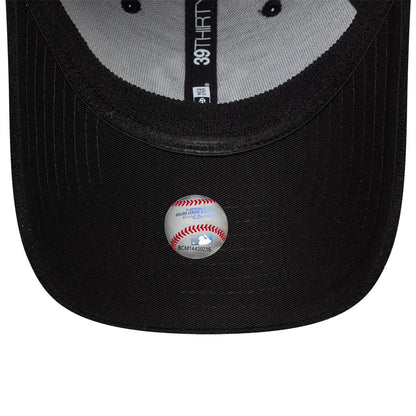 Pictured is this MLB Fleece New York Yankees 39THIRTY Stretch Fit cap in black. 7