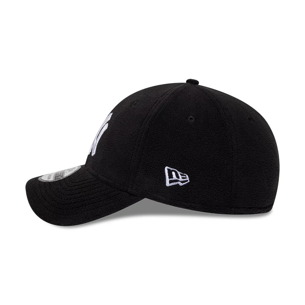 Pictured is this MLB Fleece New York Yankees 39THIRTY Stretch Fit cap in black. 5