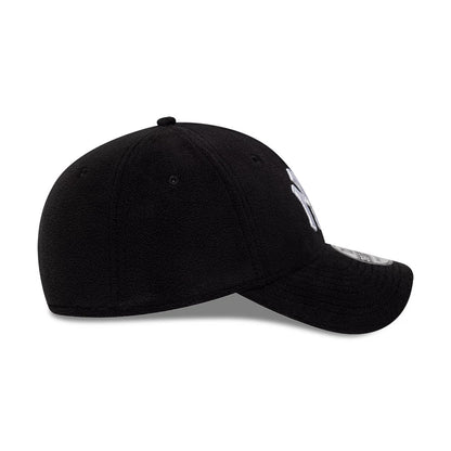 Pictured is this MLB Fleece New York Yankees 39THIRTY Stretch Fit cap in black. 6