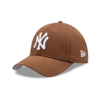 Pictured is this MLB Melton New York Yankees 39THIRTY Stretch Fit cap in dark brown. 3