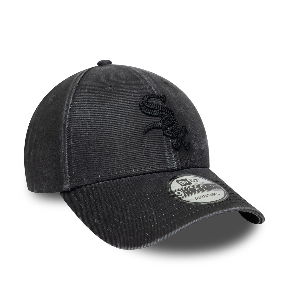 Chicago White Sox MLB Ombre Black New Era 9FORTY Adjustable Cap, three-quarter view showing the black embroidered team logo on the front panel, a curved black visor, and a 9FORTY size sticker on the top of the visor.