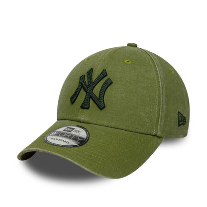 New York Yankees MLB Ombre Green New Era 9FORTY Adjustable Cap, front view showing the raised dark green Yankees logo on the structured green crown, with an arched green visor and a 9FORTY size sticker on the visor.