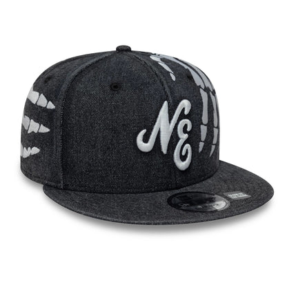 Pictured is this New Era Halloween Glow In The Dark Hands 9FIFTY Snapback cap in black. 4