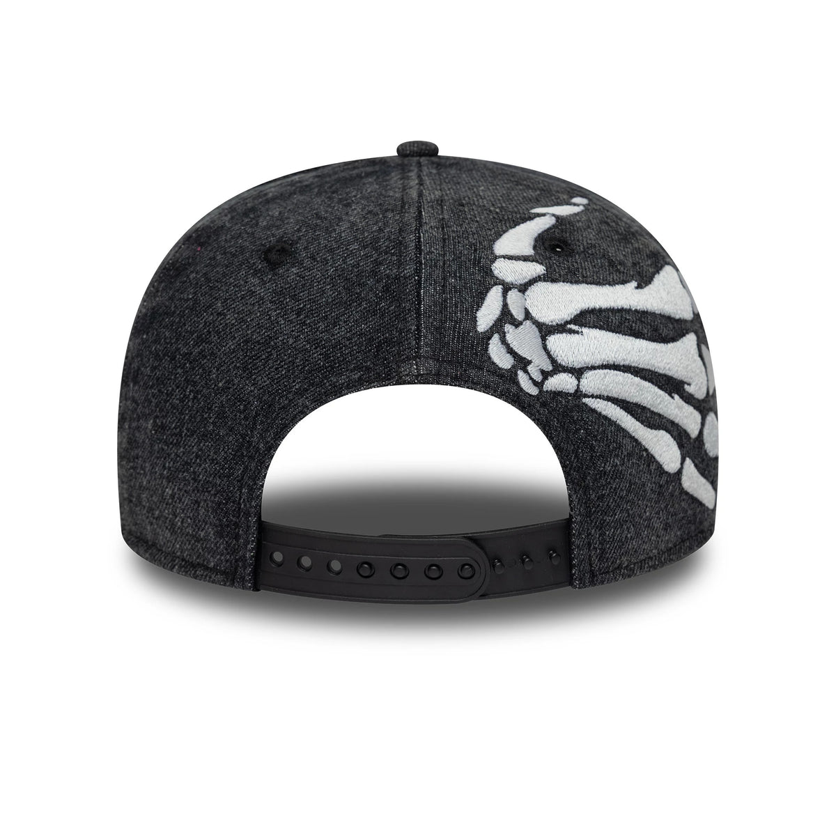 Pictured is this New Era Halloween Glow In The Dark Hands 9FIFTY Snapback cap in black. 5
