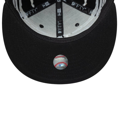 Pictured is this MLB Halloween Glow In The Dark Hands LA Dodgers 9FIFTY Snapback cap in black. 7
