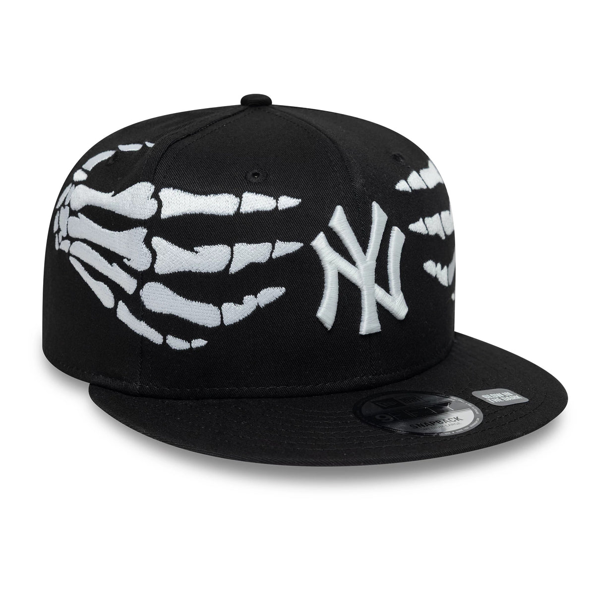 Pictured is this MLB Halloween Glow In The Dark Hands New York Yankees 9FIFTY Snapback cap in black. 4