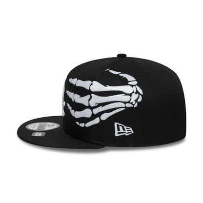 Pictured is this MLB Halloween Glow In The Dark Hands Chicago White Sox 9FIFTY Snapback cap in black. 5