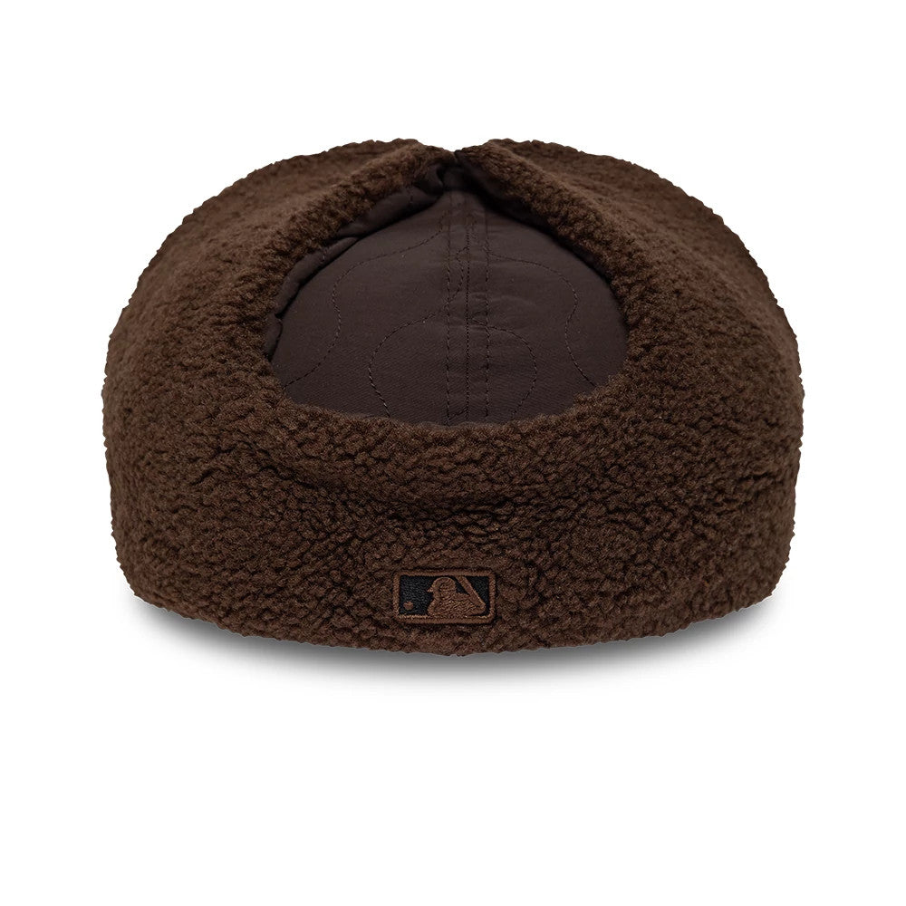 Pictured is this MLB Quilted Chicago White Sox Dogear 59FIFTY Fitted cap in dark brown. 4