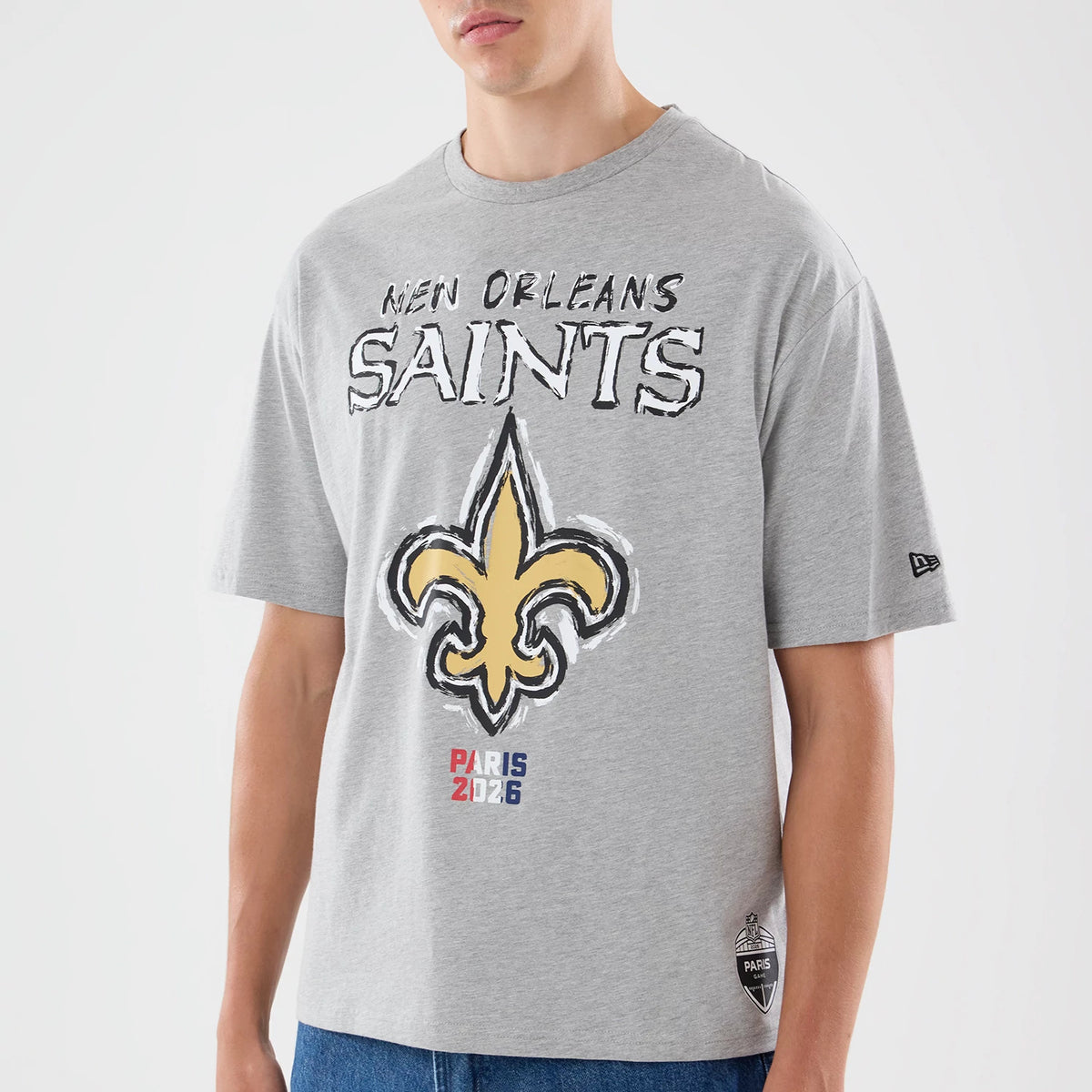The model is wearing this NFL Graphic Slogan New Orleans Saints Oversized T-Shirt in grey. 3