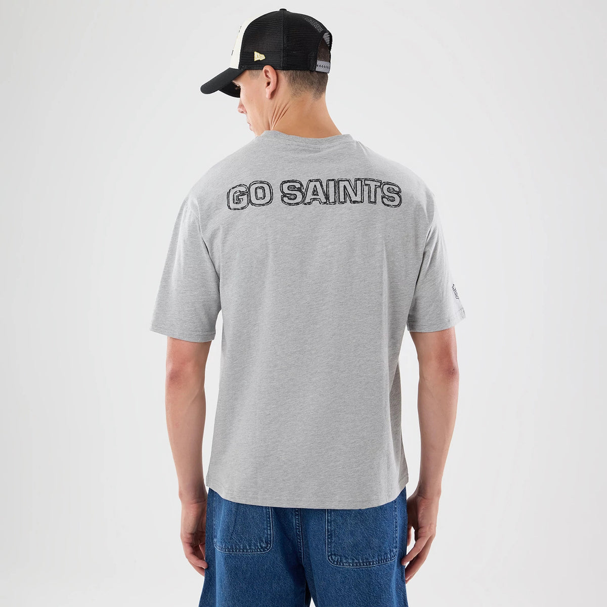 The model is wearing this NFL Graphic Slogan New Orleans Saints Oversized T-Shirt in grey. 2