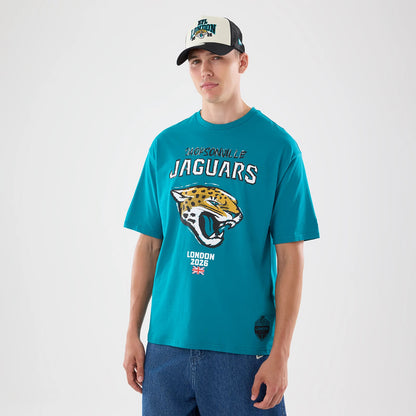 The model is wearing this NFL Graphic Slogan Jacksonville Jaguars Oversized T-Shirt in turquoise. 1